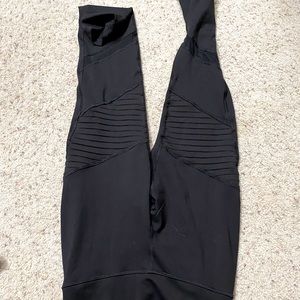 Old Navy Compression 7/8 leggings NWOT
